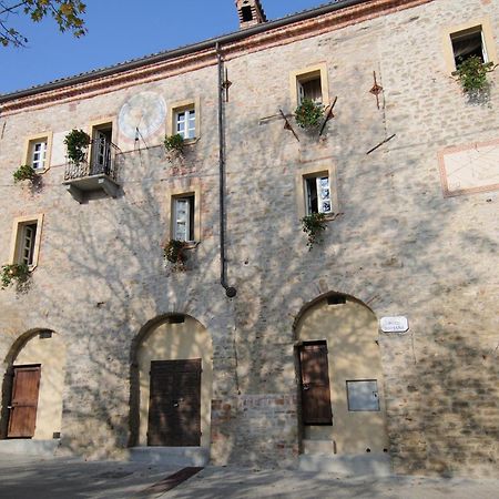 Cerretto Langhe Dimora Storico Romantica Il Sole E La Luna מראה חיצוני תמונה