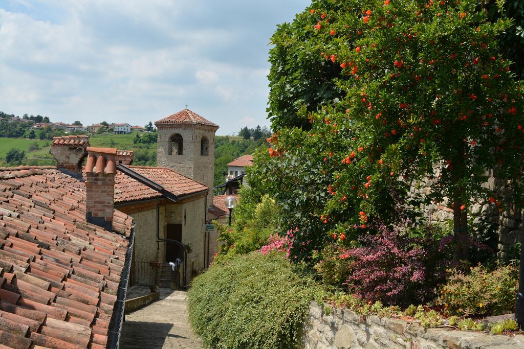 Cerretto Langhe Dimora Storico Romantica Il Sole E La Luna מראה חיצוני תמונה