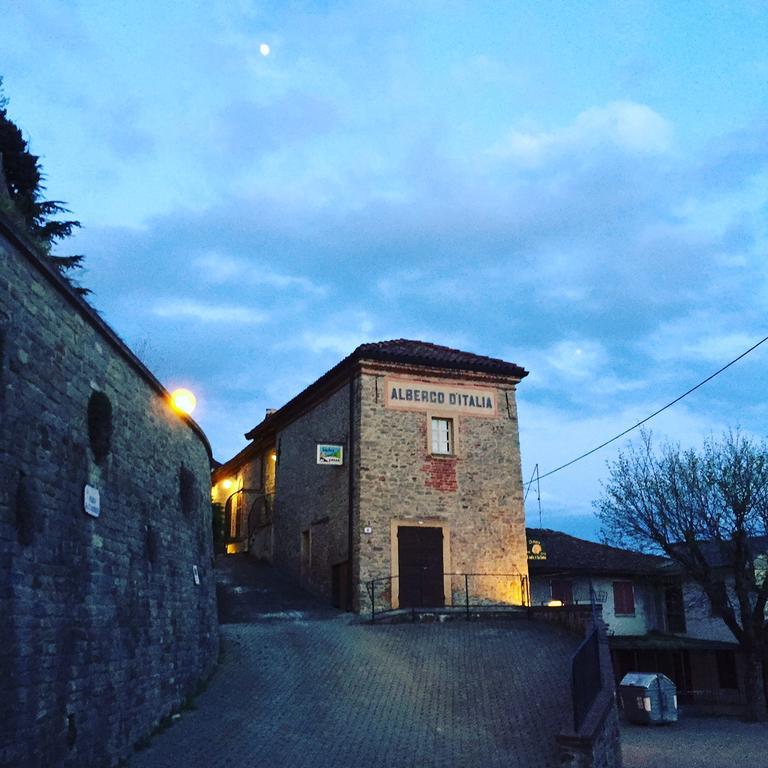 Cerretto Langhe Dimora Storico Romantica Il Sole E La Luna מראה חיצוני תמונה